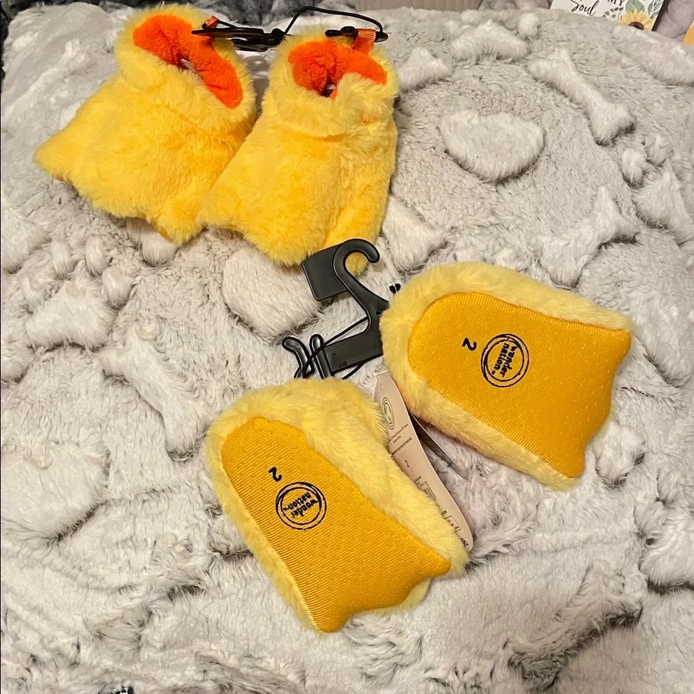 🐥 NWT~ ⭐️Wonder Nation💫 Yellow Cost Fuzzy Kids Slippers Boy or Girl Baby Size 2
